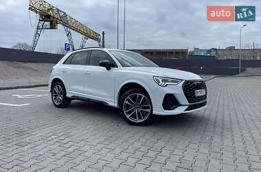 Внедорожник / Кроссовер Audi Q3 2021 в 