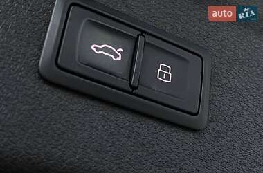 Позашляховик / Кросовер Audi Q3 2015 в 