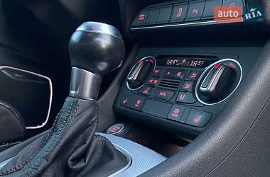 Позашляховик / Кросовер Audi Q3 2015 в 