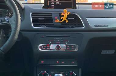 Позашляховик / Кросовер Audi Q3 2015 в 