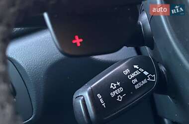 Позашляховик / Кросовер Audi Q3 2015 в 