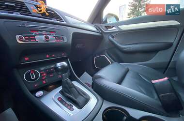 Позашляховик / Кросовер Audi Q3 2015 в 