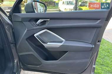 Позашляховик / Кросовер Audi Q3 2023 в 