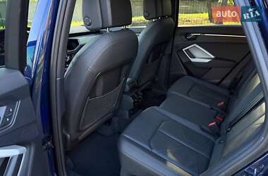 Позашляховик / Кросовер Audi Q3 2021 в 