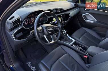 Позашляховик / Кросовер Audi Q3 2021 в 
