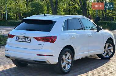 Позашляховик / Кросовер Audi Q3 2019 в 