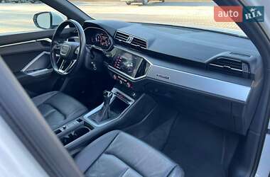 Позашляховик / Кросовер Audi Q3 2019 в 