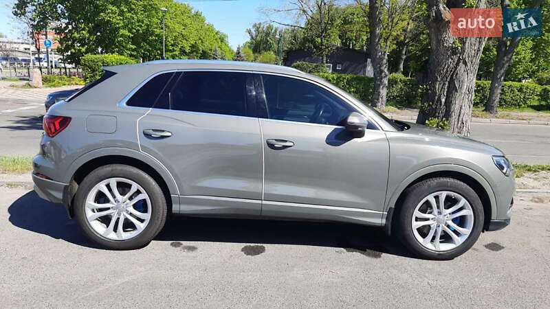 Позашляховик / Кросовер Audi Q3 2019 в Києві
