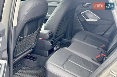 Внедорожник / Кроссовер Audi Q3 2020 в 