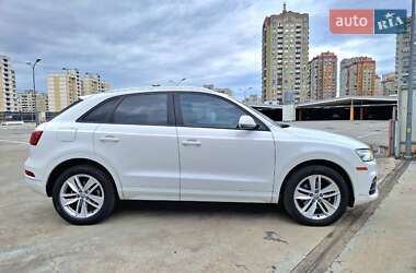 Позашляховик / Кросовер Audi Q3 2017 в 