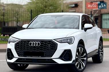 Внедорожник / Кроссовер Audi Q3 2022 в Киеве