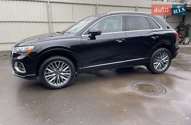 Внедорожник / Кроссовер Audi Q3 2021 в 