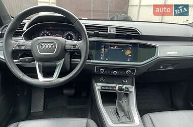 Внедорожник / Кроссовер Audi Q3 2021 в 