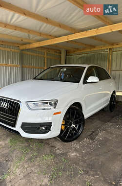 Внедорожник / Кроссовер Audi Q3 2015 в 