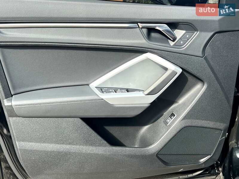 Внедорожник / Кроссовер Audi Q3 2024 в Киеве