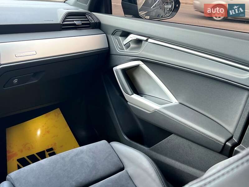 Внедорожник / Кроссовер Audi Q3 2024 в Киеве