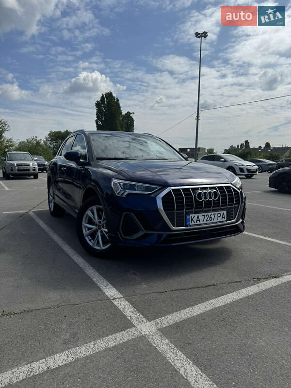 Позашляховик / Кросовер Audi Q3 2023 в 