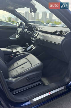 Позашляховик / Кросовер Audi Q3 2023 в 