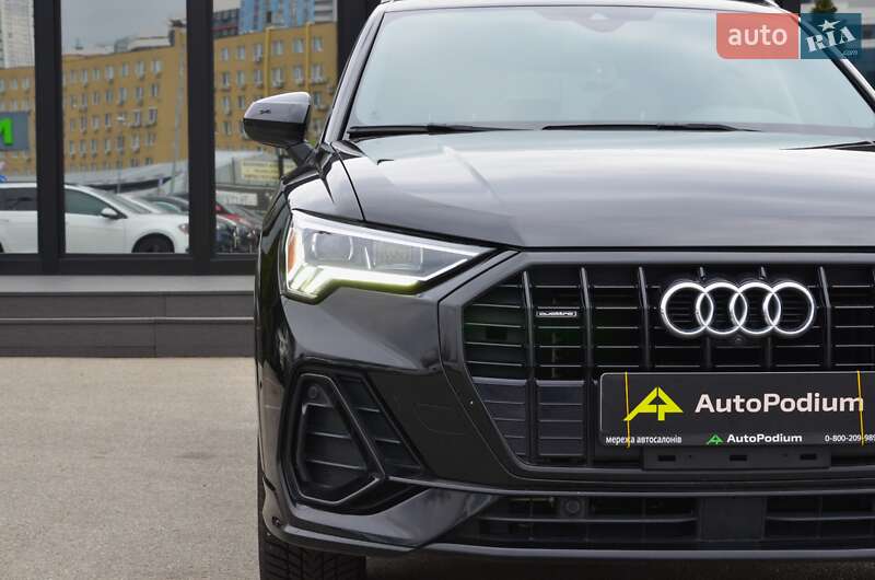 Внедорожник / Кроссовер Audi Q3 2019 в Киеве