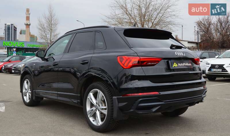 Внедорожник / Кроссовер Audi Q3 2019 в Киеве