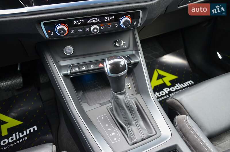 Внедорожник / Кроссовер Audi Q3 2019 в Киеве
