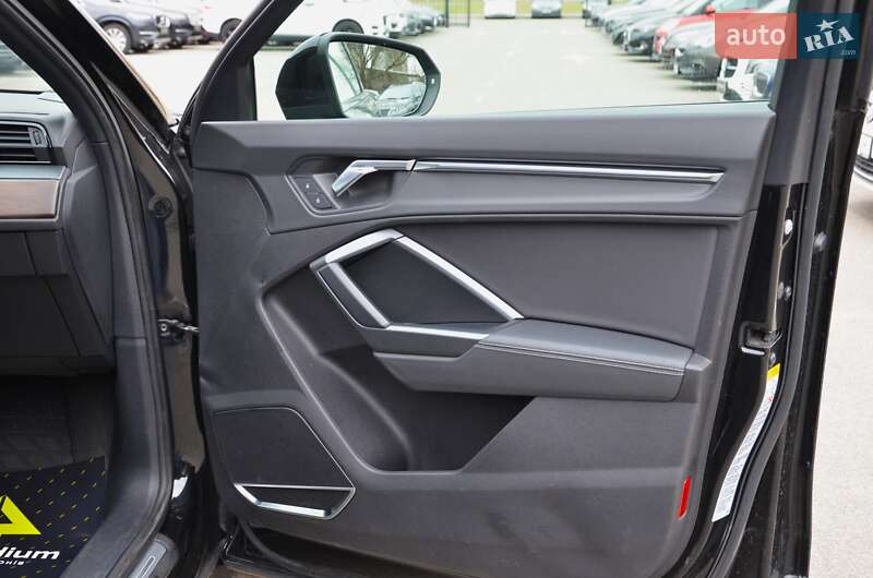 Внедорожник / Кроссовер Audi Q3 2019 в Киеве