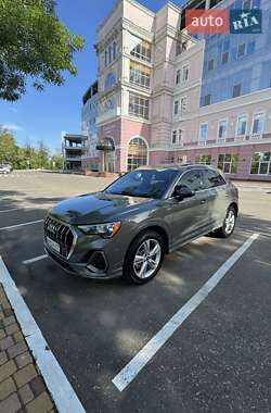 Внедорожник / Кроссовер Audi Q3 2020 в 