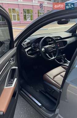 Внедорожник / Кроссовер Audi Q3 2020 в 