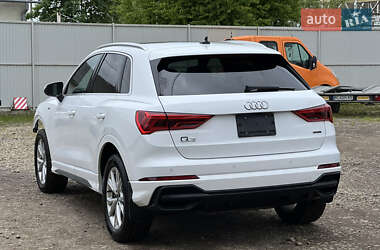 Позашляховик / Кросовер Audi Q3 2022 в Стрию