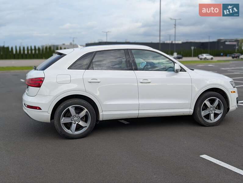 Внедорожник / Кроссовер Audi Q3 2015 в Киеве