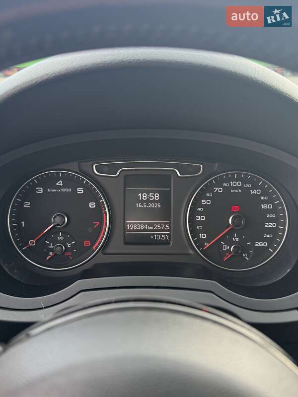 Позашляховик / Кросовер Audi Q3 2015 в Радивиліві