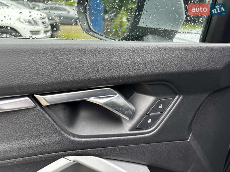 Внедорожник / Кроссовер Audi Q3 2019 в Стрые