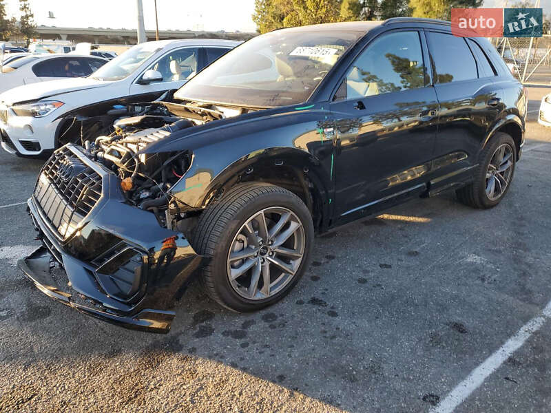 Внедорожник / Кроссовер Audi Q3 2023 в 