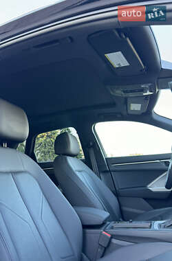 Позашляховик / Кросовер Audi Q3 2022 в 