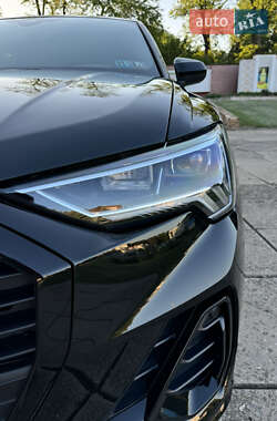 Позашляховик / Кросовер Audi Q3 2022 в 