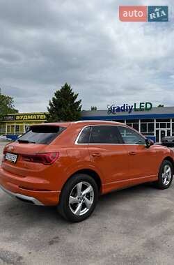 Позашляховик / Кросовер Audi Q3 2020 в 