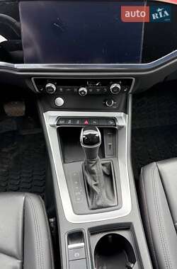 Позашляховик / Кросовер Audi Q3 2020 в 