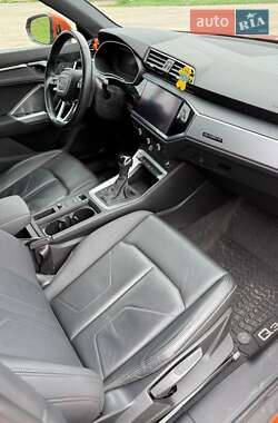 Позашляховик / Кросовер Audi Q3 2020 в 