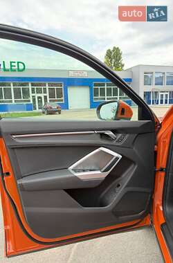 Позашляховик / Кросовер Audi Q3 2020 в 