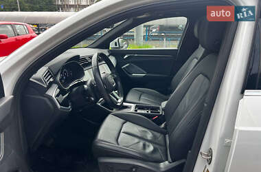Внедорожник / Кроссовер Audi Q3 2021 в 
