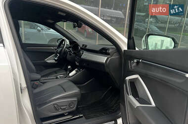 Внедорожник / Кроссовер Audi Q3 2021 в 
