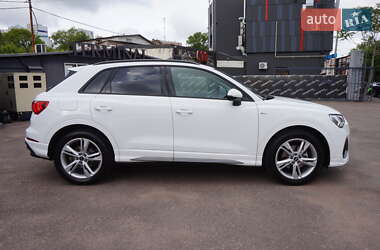 Внедорожник / Кроссовер Audi Q3 2023 в 