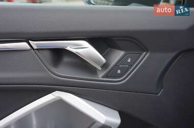Внедорожник / Кроссовер Audi Q3 2023 в 