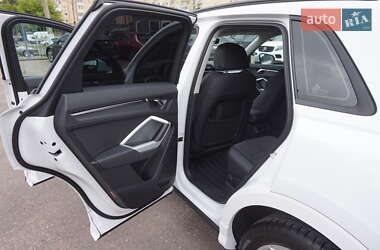 Внедорожник / Кроссовер Audi Q3 2023 в 