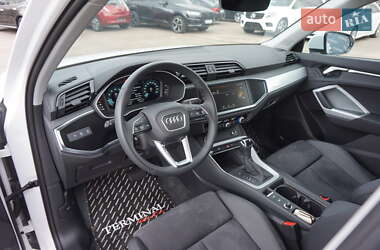 Внедорожник / Кроссовер Audi Q3 2023 в 