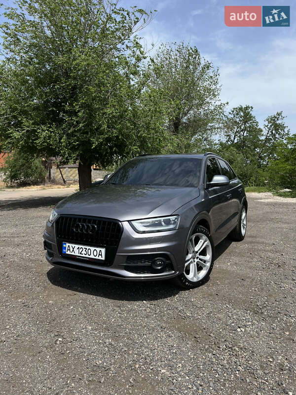 Позашляховик / Кросовер Audi Q3 2015 в 