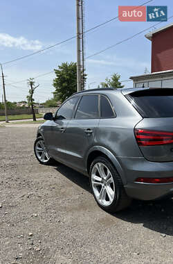 Позашляховик / Кросовер Audi Q3 2015 в 