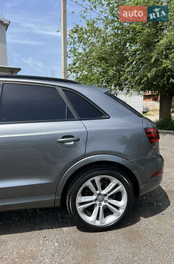 Позашляховик / Кросовер Audi Q3 2015 в 