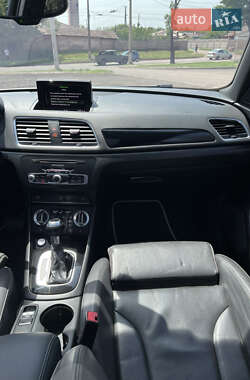 Позашляховик / Кросовер Audi Q3 2015 в 