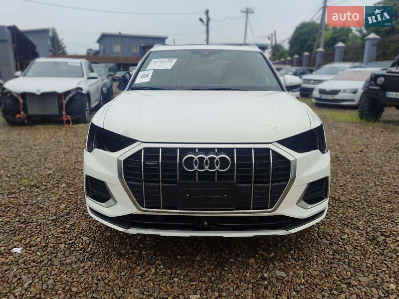 Позашляховик / Кросовер Audi Q3 2019 в Стрию